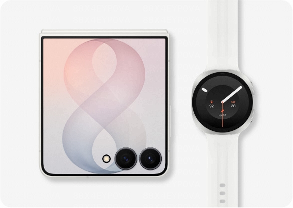 Galaxy Z Flip8 e Galaxy Watch9 affiancati per esprimere l'idea di ecosistema Galaxy.