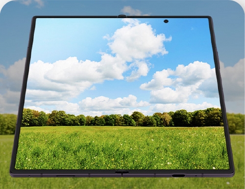 Grande schermo e leggerezza possono convivere? Galaxy Q8 unisce un ampio display pieghevole a un design sottile e leggero. Ha una cerniera ottimizzata e uno schermo continuo e immersivo, per goderti più spazio senza rinunciare alla praticità.