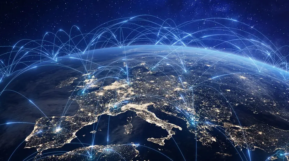 Mappa del mondo con linee luminose che rappresentano le connessioni globali
