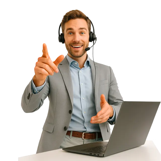 Uomo con PC che mostra protezione digitale TIM per dispositivi aziendali