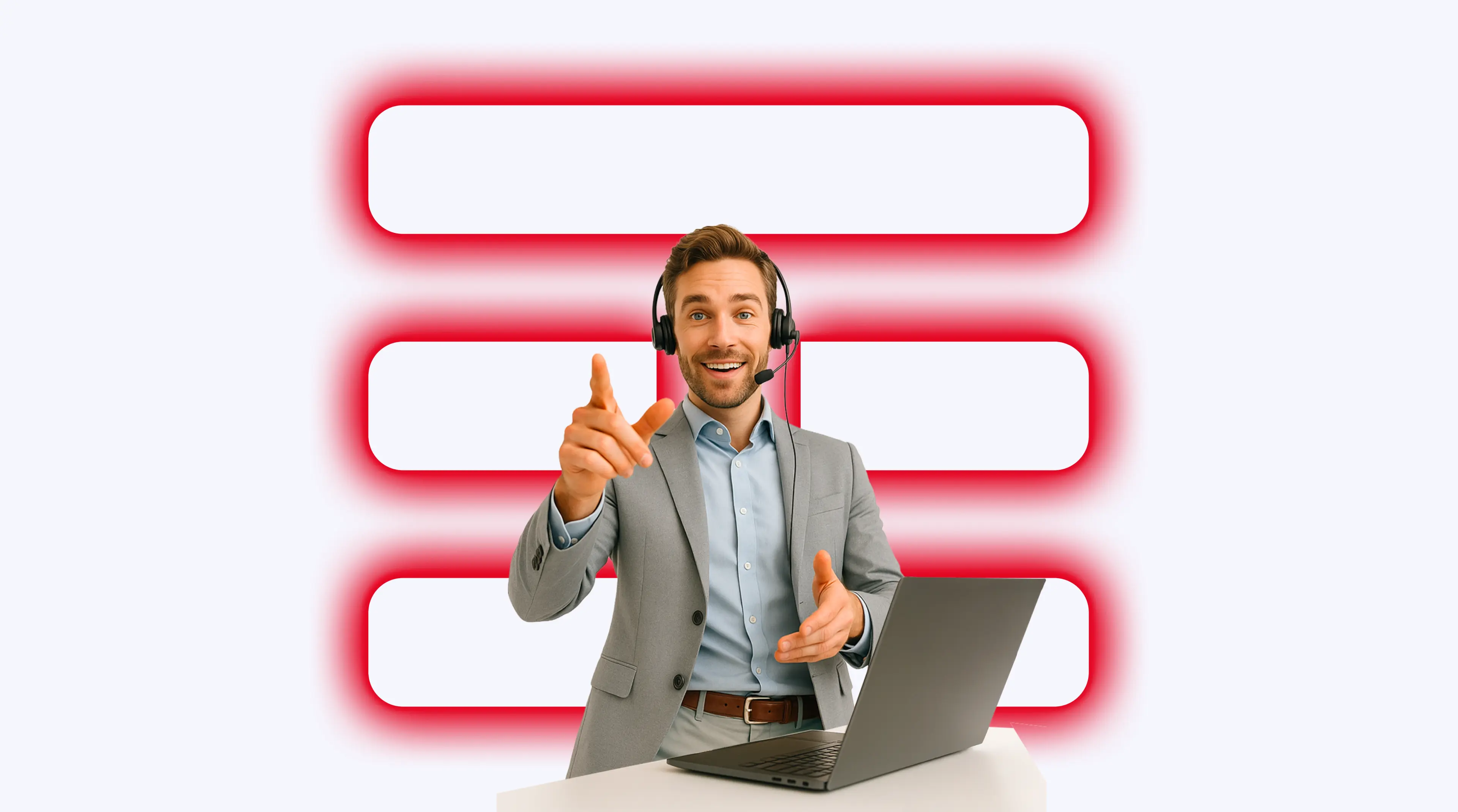 Uomo con PC che mostra protezione digitale TIM per dispositivi aziendali